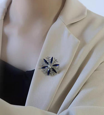 XSB124 - Elegant Snowflake Saree Brooch